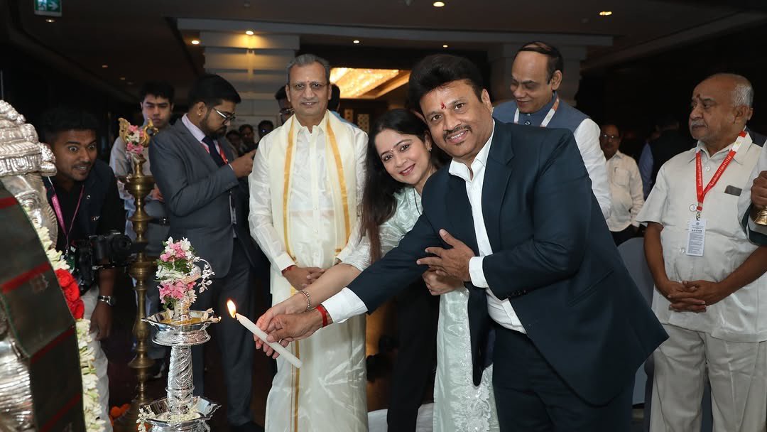 GJCIndia's tweet image. With blessings and positivity, we began the day with a beautiful Pooja Ceremony, followed by the Inauguration of PMI Chennai.
Here’s to a successful and inspiring show ahead!

#divineblessing #poojaceremony #BusinessOpportunities #Networking #GJC #JewelleryIndustry #PMIChennai