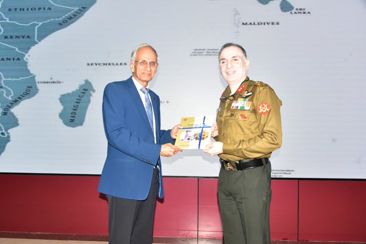 ia_awc's tweet image. Admiral Karambir Singh (Retd), fotmer CNS &amp;amp; NMF Chairman, engages #HCC at #AWC on #MaritimeSecurity in #IOR! Expert insights on tackling evolving challenges @adgpi @artrac_ia @indiannavy ⁦@nmfindia⁩