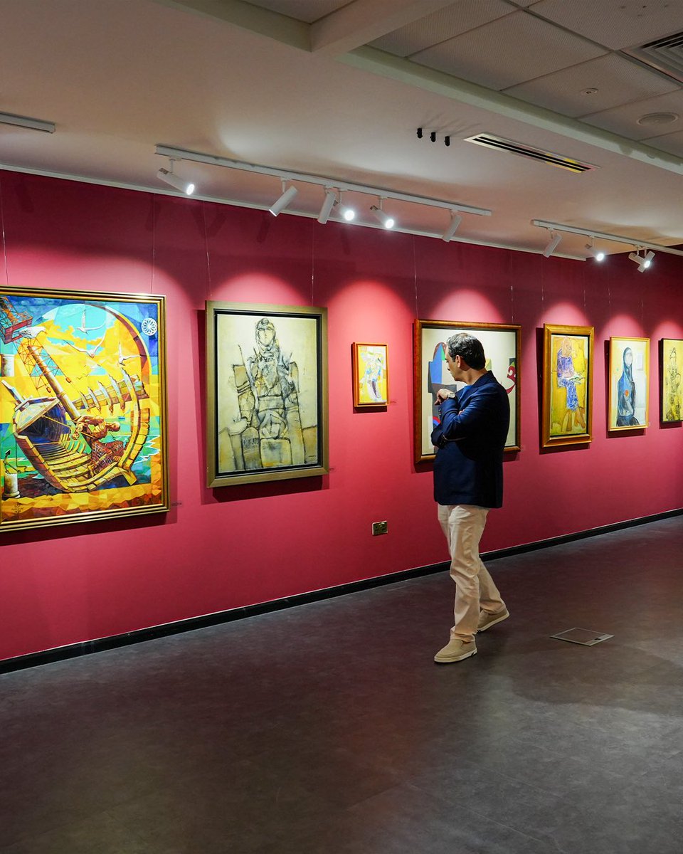 لمحة من افتتاح القرن الأخير: 100 عام من الفن العربي (1920–2020).
المعرض مفتوح حتى 8 يناير 2026 — ندعوكم لزيارته واكتشاف مئة عام من الإبداع وتحوّلات الهوية الفنية.

#TheLastCentury #ArabArt100 #Khawlaartandculture #Exhibition