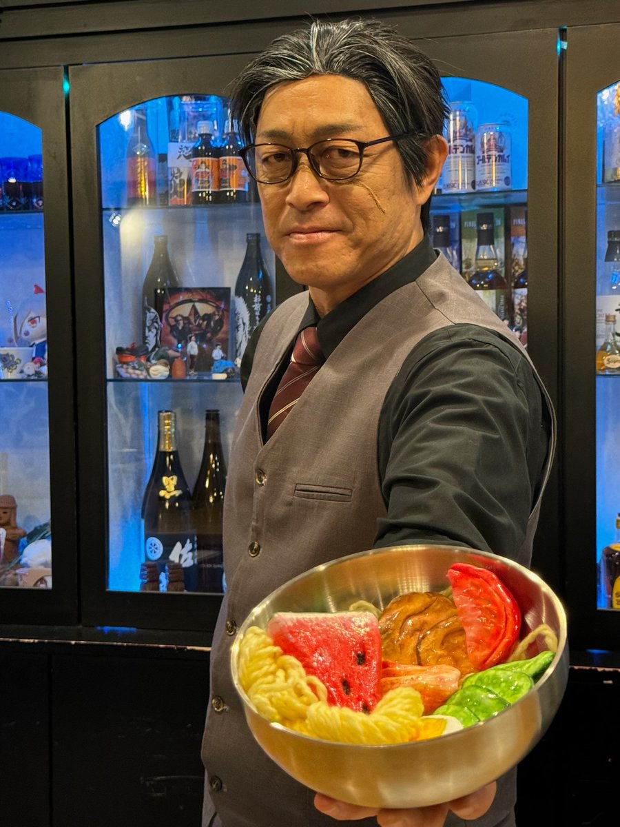 kyuCOSAC's tweet image. #龍が如く思い出エピソード
20年前バツ1になり地元を出て夜職に。サバイバーに似たライブバーのスタッフでした。ゲームにドハマりし、神室町をイメージしながら繁華街を歩くのが好きでした。今はパートナーと共に柏木さんのコスプレをする日々。お陰様で素敵な仲間も出来て幸せです。