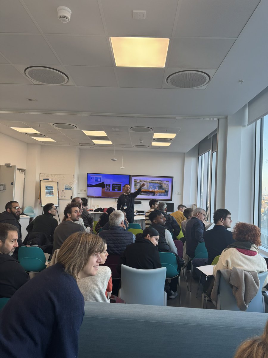 AirwayMxAcademy's tweet photo. And so it starts

Another #BRICcourse #chelseaandwestminsterhospital in London. 

With @Respitudoc 

BRIC25
#icu #bronchoscopy #airway https://t.co/IAhzkG1nvT