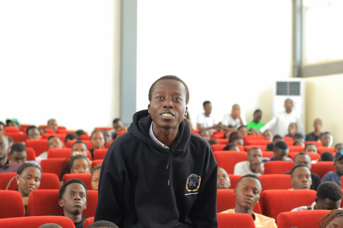 UICTug's tweet image. Conrad Gumisiriza, a soon-to-be UICT graduate, advised students preparing for internship to familiarize themselves with workplace core values and uphold them; maintain integrity and dress professionally at all times.
#Internship #CareerGrowth #FutureReady
📸by @AtulaRonal58074