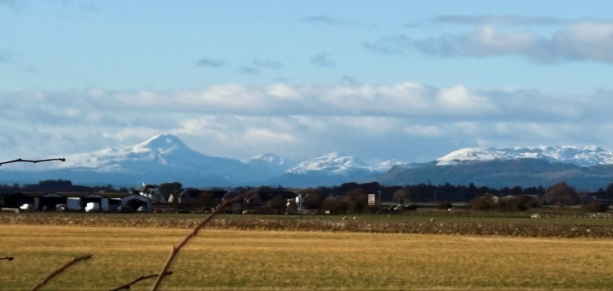 DearUniverse_cs's tweet image. Been surrounded by so much beauty these last few days, my photos don’t do it justice. Everywhere I’ve gone, the vast, open landscapes are framed by these gorgeous snow-capped bens. Feeling so grateful. Wish I could share the actual view with you all… my rubbish little phone…