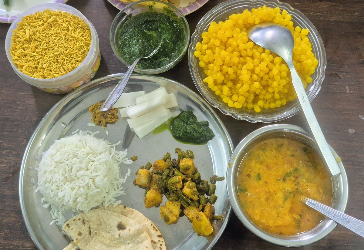 आज बस इतना से ही काम चलाना पड़ेगा जो शांति ने बनाया 
#भोजन 
#दिल्ली