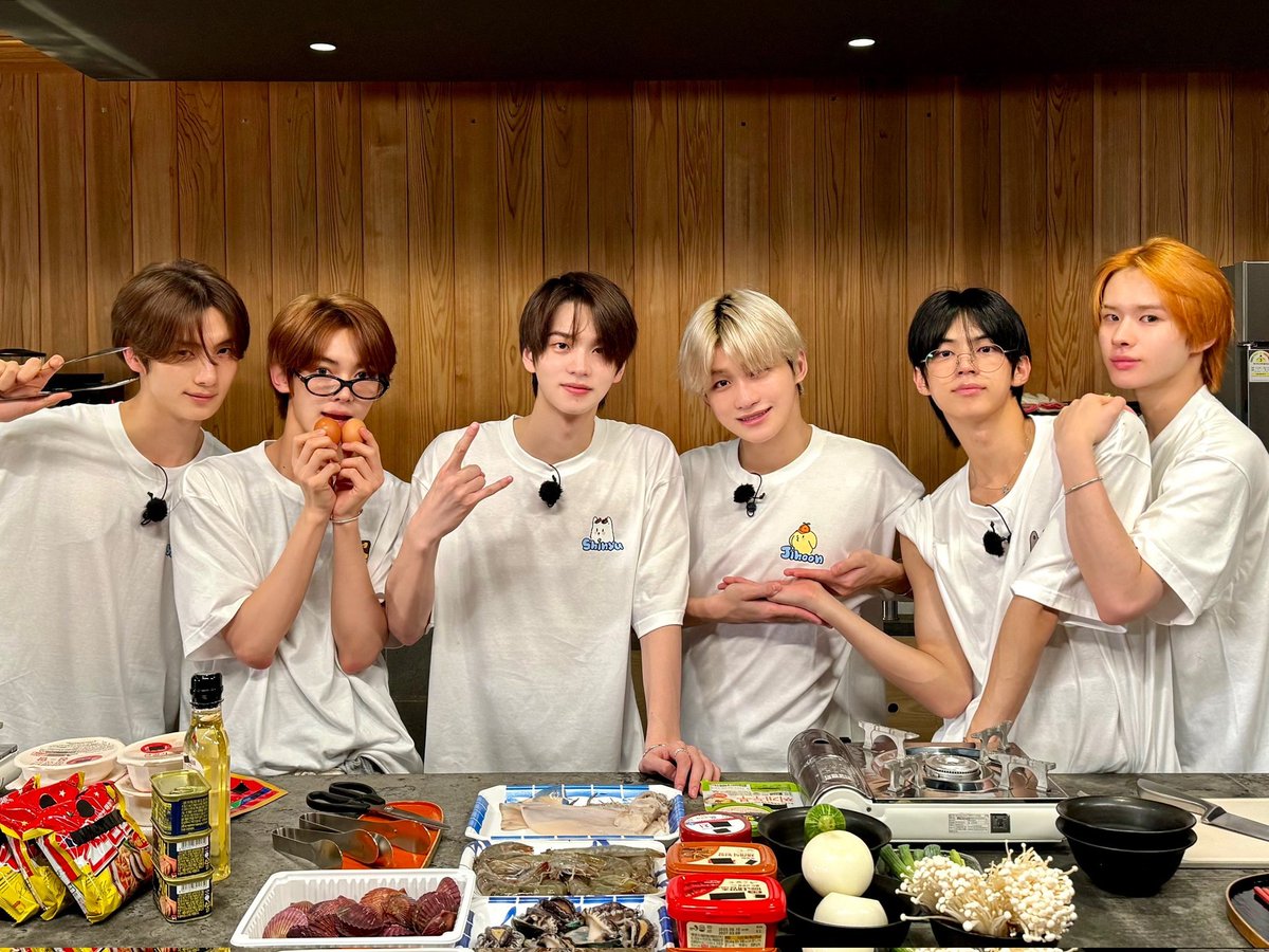 Jihvoon's tweet image. Two modes revealed and what you’re seeing is the version where all of us are having so much fun for the second episode. Continuing the previous path of joy, before curiosity strikes once more, this is how we ended the day.