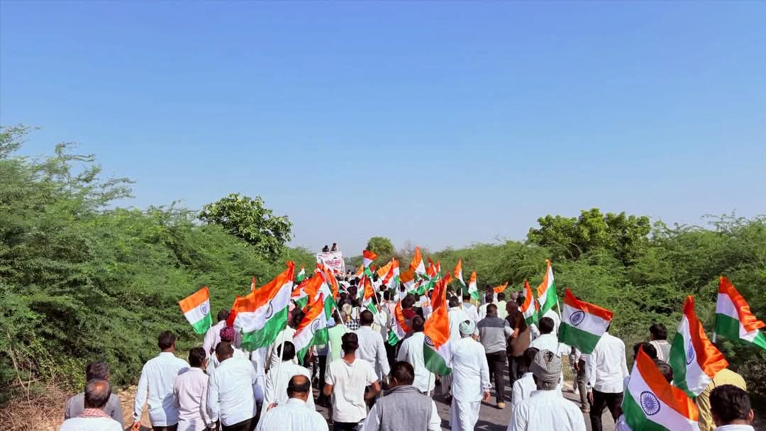 InfoGujarat's tweet image. સરદાર વલ્લભભાઈ પટેલની 150મી જન્મજયંતી નિમિત્તે &apos;સરદાર @ 150 યુનિટી માર્ચ&apos; અંતર્ગત મંત્રીશ્રી સ્વરૂપજી ઠાકોરના અધ્યક્ષસ્થાને નવનિર્મિત વાવ - થરાદ જિલ્લાના ધરણીધર ખાતે ભવ્ય પદયાત્રા યોજાઈ...

રાજ્ય મંત્રી શ્રી સ્વરૂપજી ઠાકોરના અધ્યક્ષસ્થાને ગંભીરપુરા પ્રાથમિક શાળાથી ઢીમા સુધી 8…