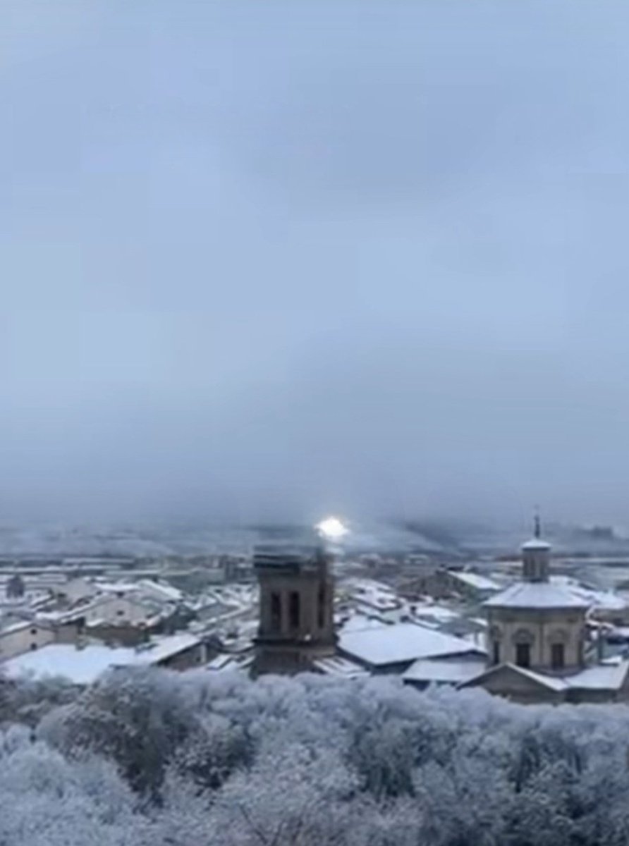 inakimp74's tweet photo. Pamplona se viste de blanco https://t.co/qEtdytAQhn