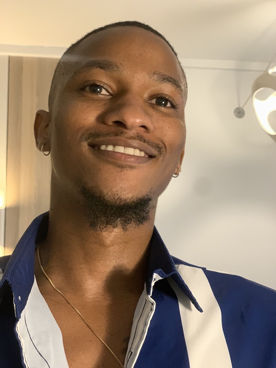 Rare pictures of me smiling. This is your sign to make a wish, ke tlhagile se manifestation mara nthwe ase 11:11 mei pa 🙏🏿