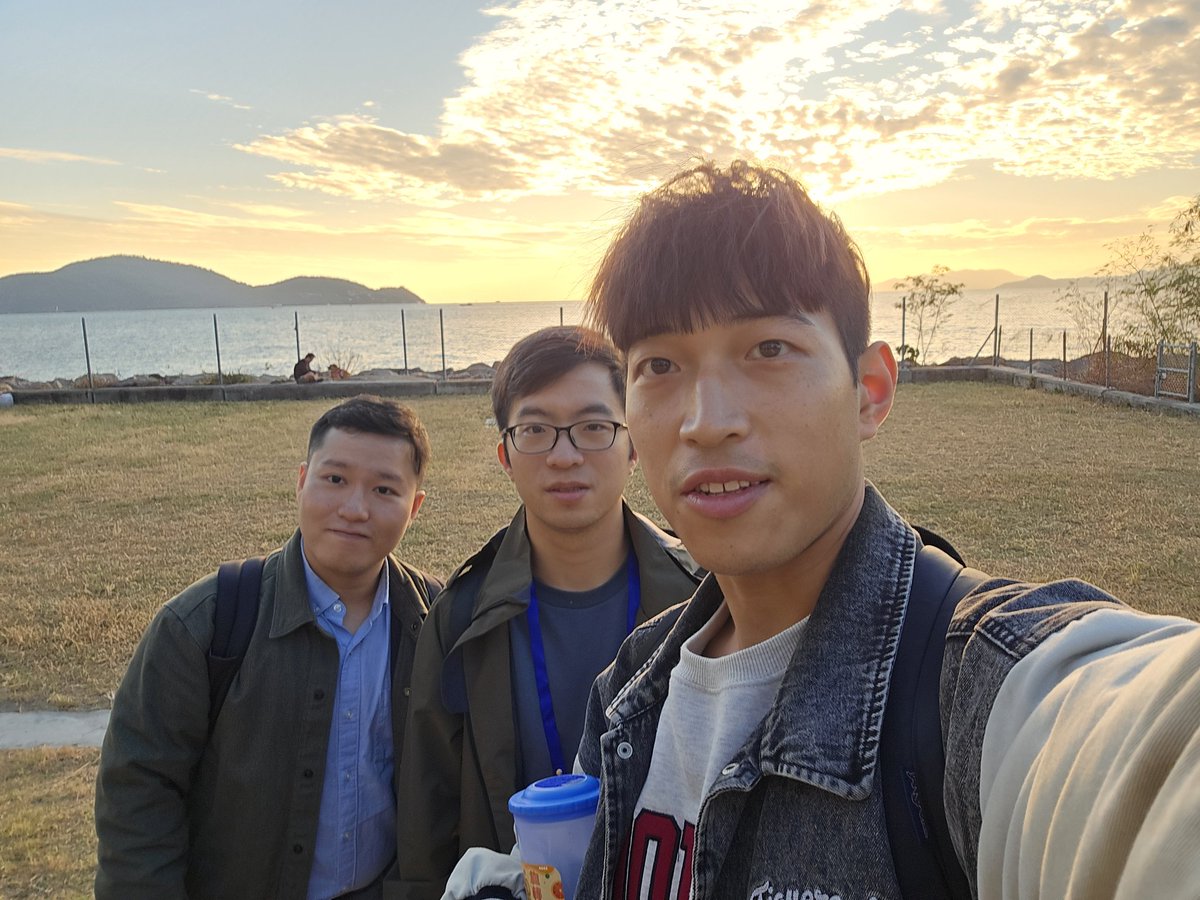 Cyberport park is so romantic. The sunset is just breathtaking.