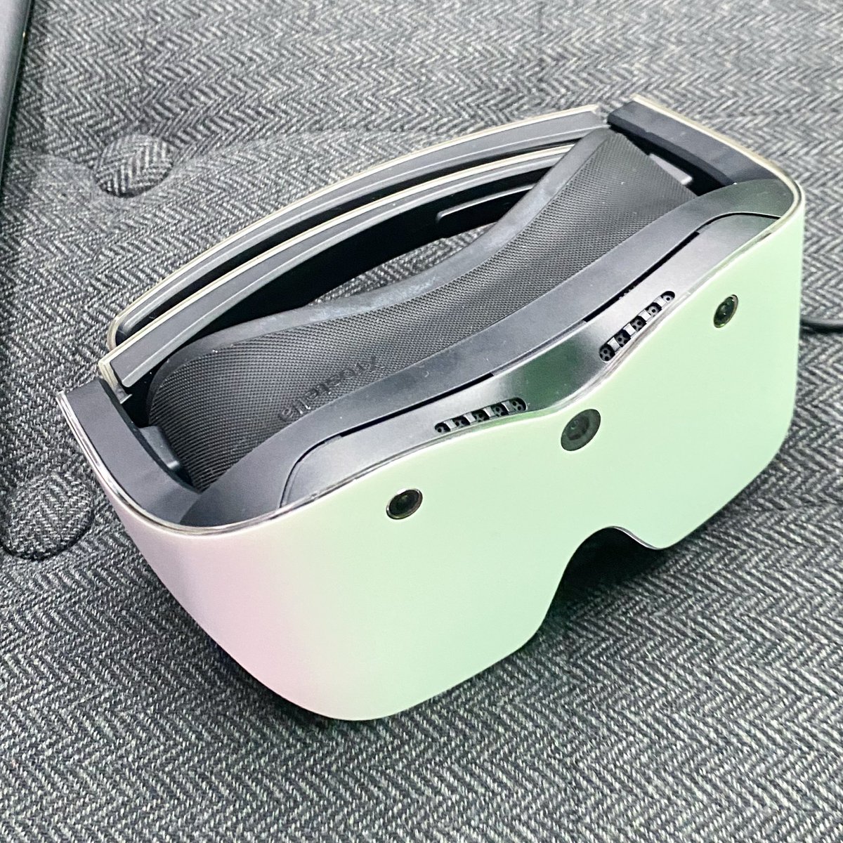 akiram_vr's tweet image. InterBEE楽しかった〜！
展示でSHARPのXrostella VR1がしれっと使われていてびっくりした
めっちゃ軽かった！