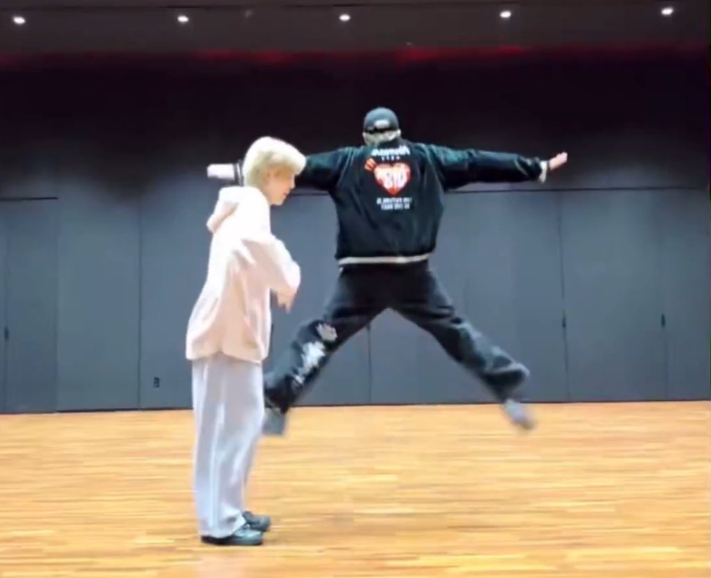 jiminbeakie's tweet image. THIS PIC IS HILARIOUS