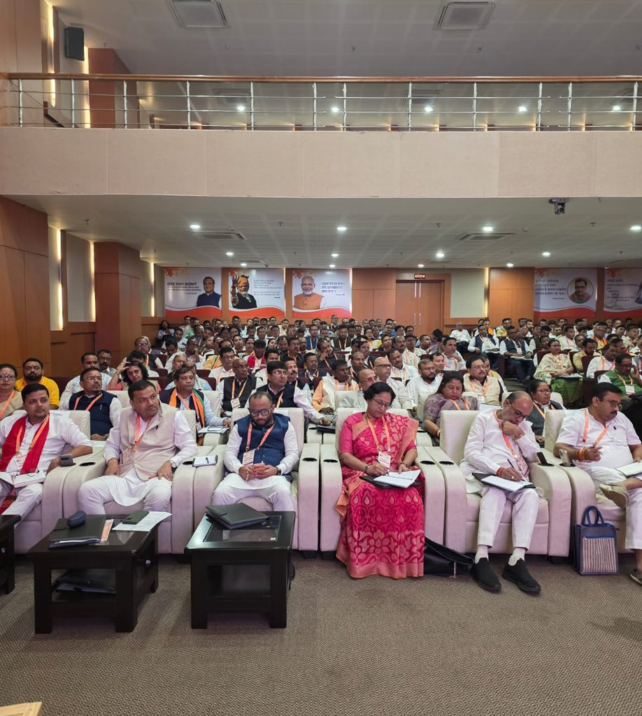 HarishD_BJP's tweet image. Attended an organisational meeting at the @BJP4Assam office in Guwahati, addressed by the BJP National General Secretary (Org) Shri @blsanthosh Ji.

State President Shri @DilipSaikia4Bjp Ji, north east convinar shri sambit patra Ji, Union Minister Shri @PmargheritaBJP Ji and…