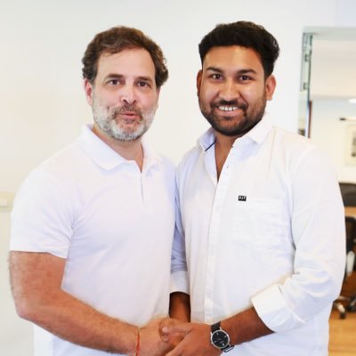 AjayLalluINC's tweet image. मध्य प्रदेश पुलिस ने कांग्रेस के जुझारू कार्यकर्ता मंजीत को गिरफ्तार करके अपनी कायरता बता दी है। भाजपा के सत्ताधीश कांग्रेस के कार्यकर्ताओं को डरा नहीं पायेंगे। 

कदम - कदम पर लड़े हैं तुमसे, कदम - कदम पर लड़ेंगे तुमसे