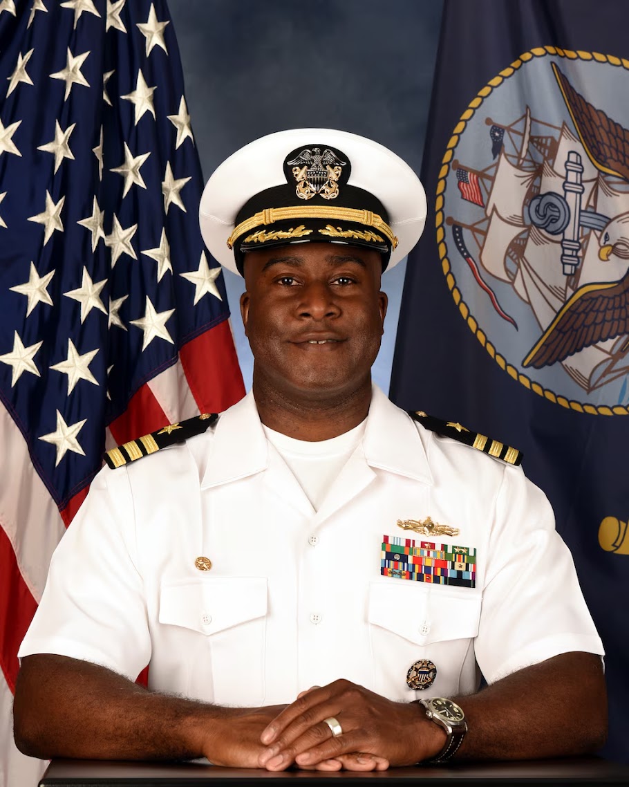 USinNigeria's tweet image. Meet Commodore Kelechi Ndukwe, a Nigerian-American making history in the @USNavy!

From commanding the USS Halsey as the first Nigerian-American to lead a guided-missile destroyer to now serving as Commodore of Destroyer Squadron 60 &amp;amp; Task Force 65 in Spain 🇪🇸, his journey is…