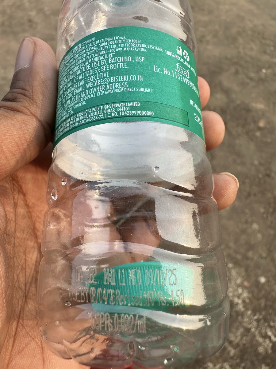 rkuma07's tweet photo. @BsleriZone
Found two different MRPs on this bottle ₹5 printed on the label and a revised MRP of ₹4.50 near the manufacturing details.
This is misleading for consumers.
Please look into the pricing discrepancy and ensure clarity
#ConsumerRights #MRP #Bisleri https://t.co/Rhf7ABZgjR