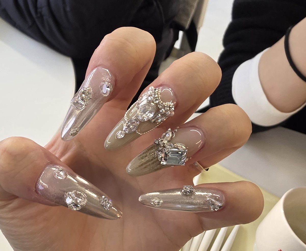 BJYX_DH_805105's tweet image. 올만에 네일싹싹갈김