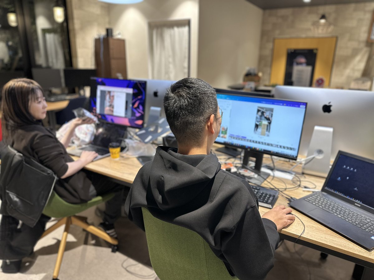 dhw_himeji's tweet image. 本日も姫路校は開校中〜！💻
先日クリスマスツリー🎄を組み立てたので
その様子をInstagramにアップすべく
鋭意リール動画の編集中です…！🏃‍♀️💨

#webデザイン #webスクール #デザイン