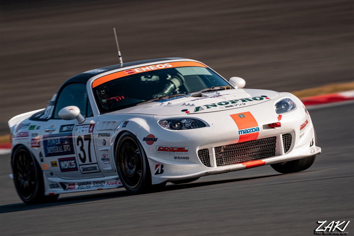 memorial2000's tweet image. ENEOS スーパー耐久シリーズ2025
第7戦 S耐FINAL大感謝祭

Attackでもお馴染みのNOPROさんです！個人的にGT300のカラーリングを思い出したりします♪

ST-4 Class No37 DXLパワーミネラルEVO☆NOPRO☆NCロードスター

#S耐 #スーパー耐久 #SuperTaikyu  #ENEOS #BRIDGESTONE #S耐フォトコン2025