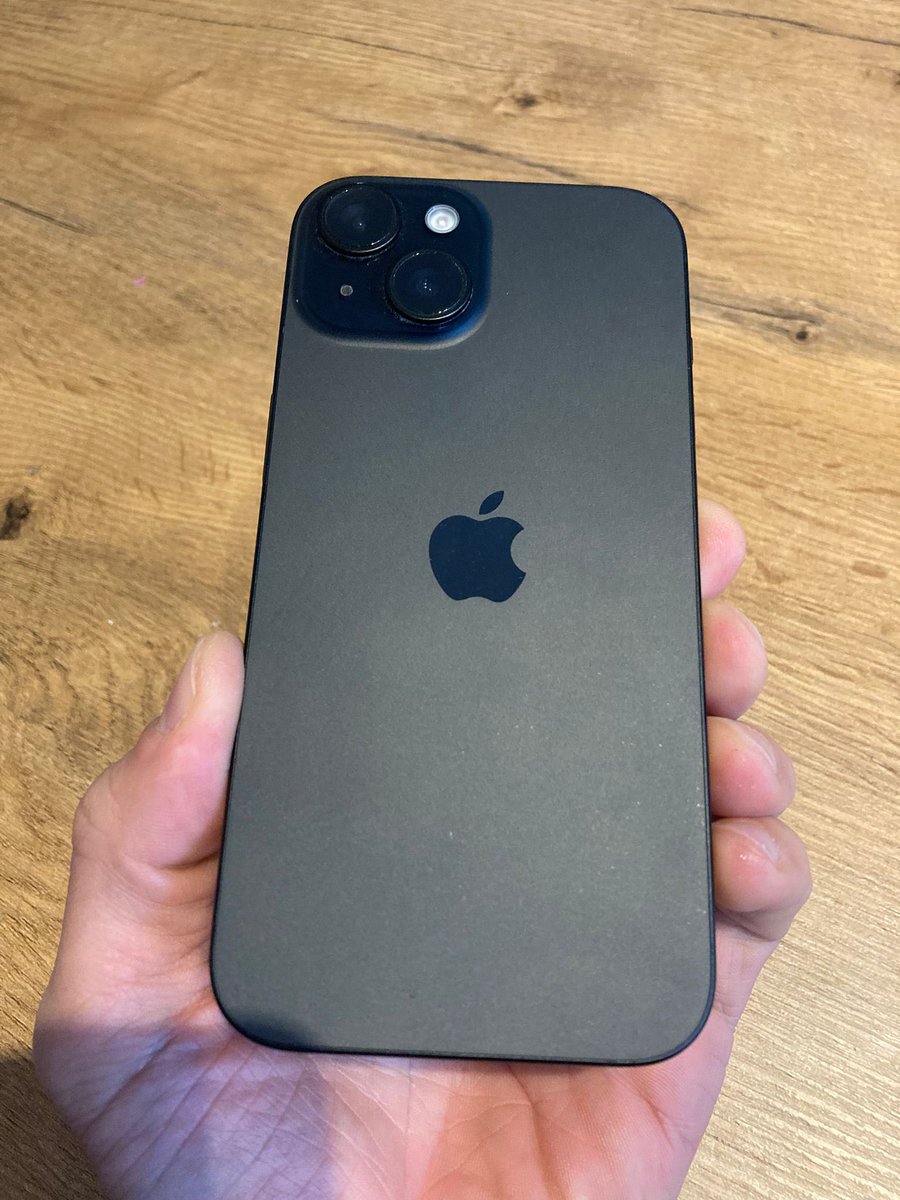 Daniel_Kazala's tweet photo. Dzien dobry wszystkim!

Na sprzedaż mam iphona 15 128 GB. 
Telefon w stanie bardzo dobry. Od pierwszego dnia szkło i etui. 

Cena jaka mnie interesuje to 1850 zł. 

Dla chętnego mogę dorzucić kilka etui😃

Najchętniej odbiór osobisty. 

Będę wdzięczny za RT!🍺 https://t.co/TZzuzyS6Zi