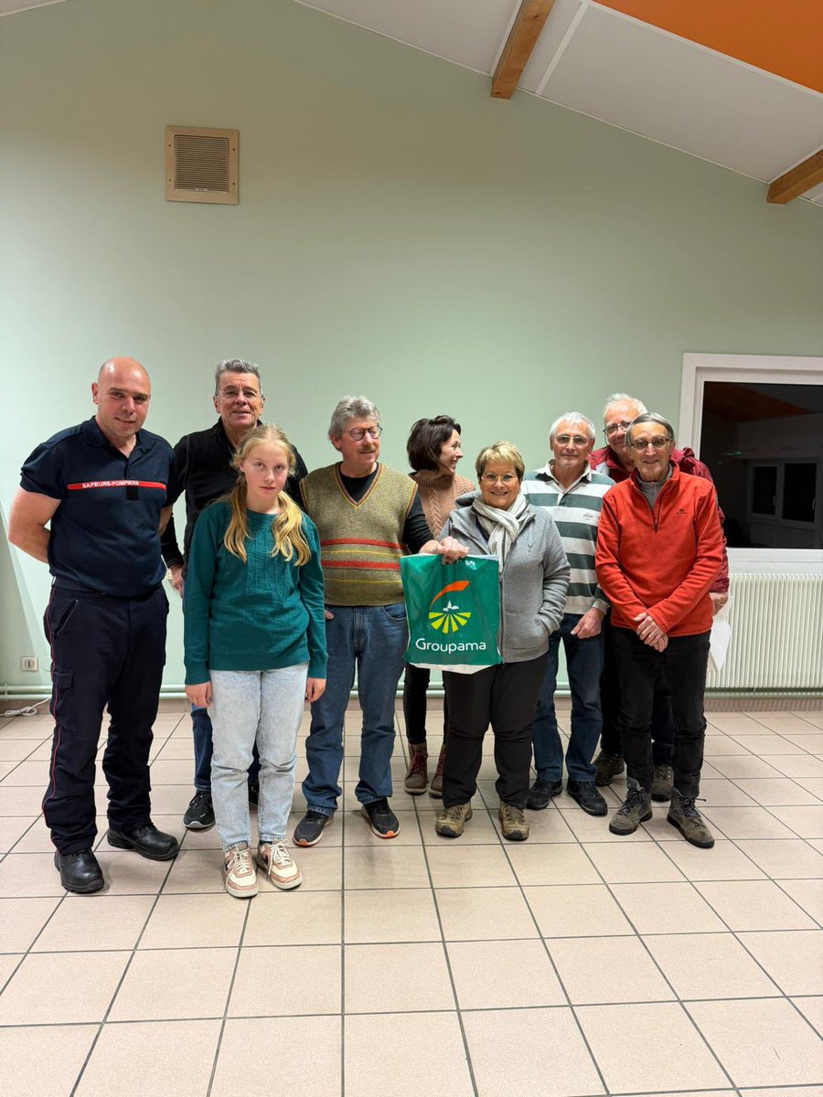 udsp_39's tweet photo. #GQS🚒 ⛑️| Formation Gestes Qui Sauvent (GQS) à St-Laurent-en-Gdx au profit de Groupama ! Merci au formateur et bienvenue aux secouristes, désormais 1er maillon de la chaîne des secours ! 👏🏻 @guyon_j @ClmentComte1 @eleonore_vrmr @Rondot_Raphael @RICHARD_Sy25 @SDIS39 @PompiersFR https://t.co/oZvOv0Bs5L