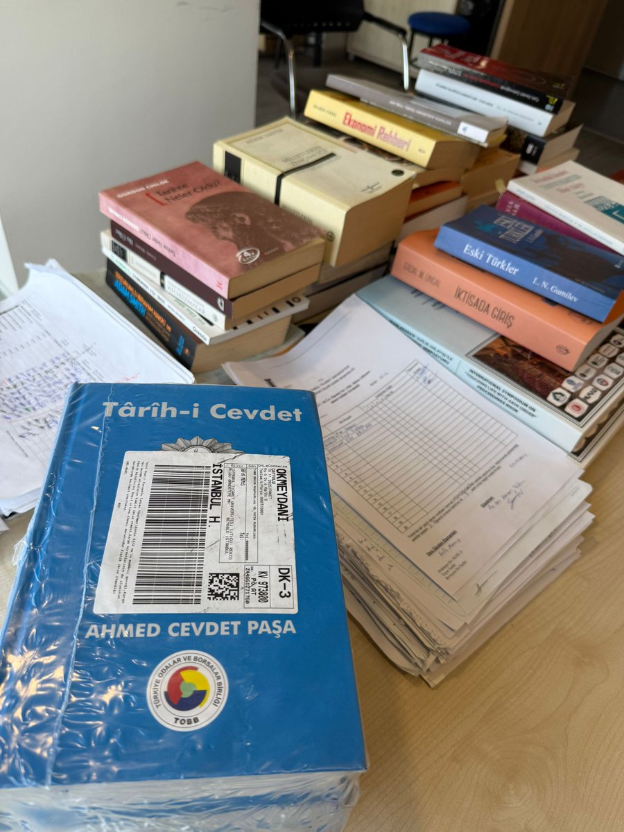 TOBB Başkanı <a href="/RHisarciklioglu/">Rifat Hisarcıklıoğlu</a> nun kendine has ve vefalı yönetim tarzını biliyorduk; ilim severliğini ve himayesini de böylece öğrenmiş olduk.
Teşekkürler <a href="/ayyigit/">Ali Yavuz YİĞİT</a> bey... Ödül üzerine ödül oldu...