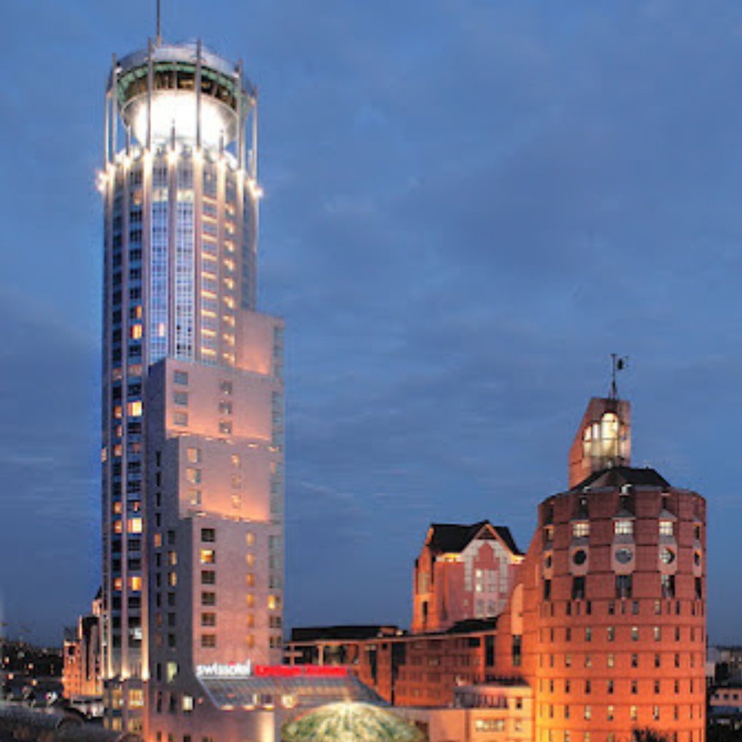 SedraTravel's tweet photo. في قلب موسكو… وعلى ارتفاع يلمس السماء…
Swissôtel Krasnye Holmy يقدّم لك تجربة ما هي مجرد إقامة—تجربة تُحس قبل ما تُشوَف ✨

غرف واسعة بلمسة عصرية راقية، مطاعم فاخرة تعيشك نكهات مختلفة، وسبا ينسيك تعب اليوم ويخليك ترجع لنفسك.
فندق للّلي يعشقون الرفاهية… والراحة… والجودة في كل لحظة 💛

ومع سيدرا للسفر والسياحة
نرتّب لك إقامتك بأفضل الأسعار وبخدمة تناسب رحلتك الفاخرة… لأن التفاصيل عندنا ما نتركها للصدفة ✨

للاستفسار والحجز:
📱 0551112919
📱 0506982028

#سيدرا_ترافل #روسيا #فنادق_موسكو #Swissotel #LuxuryTravel #سياحة
