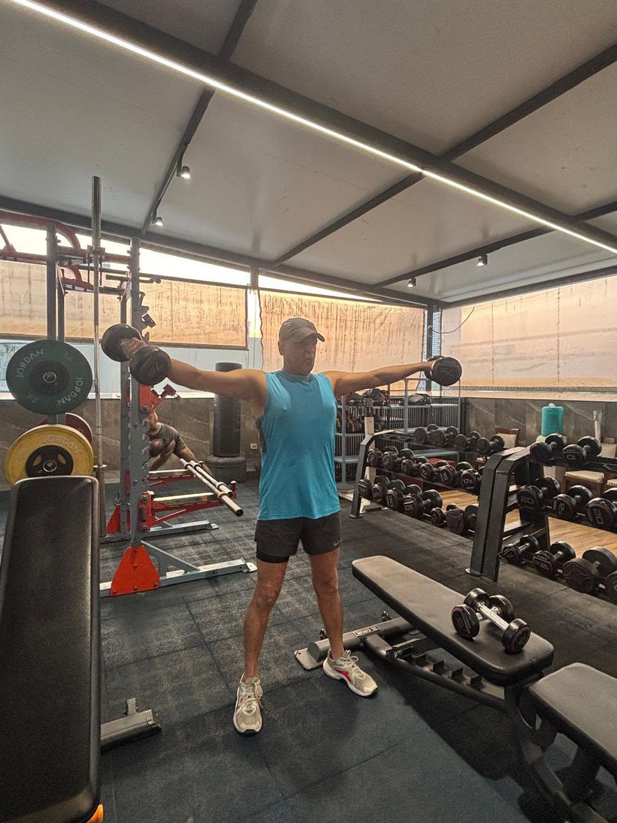ajwani_kumar's tweet photo. With gods blessings and my gurus grace Isometric holds build strength by keeping your muscles under constant tension without movement pure focus, control, and growth. Be Still , do nothing ..Stillness is blissful 

Hashtags:
#IsometricHold #StaticStrength #HoldAndGrow #MindMuscleConnection #LearningNeverStops #AlwaysALearner #TrainToLearn #StrengthThroughStillness