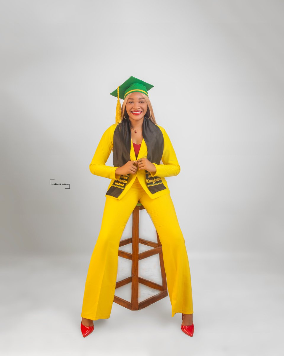 jeromes_media's tweet photo. 1. Convocation photoshoot
2. Shoot for @themigobrand 
3. Face of Cyon photoshoot 
4. Me🙂

#FridayVibes 
#x 
#Twitter https://t.co/VoCdziSHZe