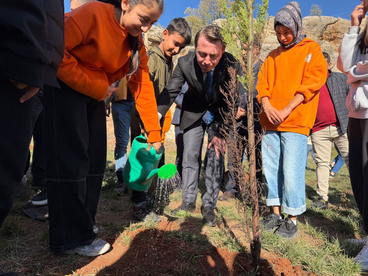 Yeşil Vatan projesi kapsamında düzenlenen “Tohumdan Yaprağa” etkinliğine Kaymakam <a href="/Volkanhulur/">Volkan Hülür</a> , ilçe protokolü ile birlikte katılım sağladı. 

Öğrencilerimizle tohumlarımızı toprakla buluşturuldu.🌱