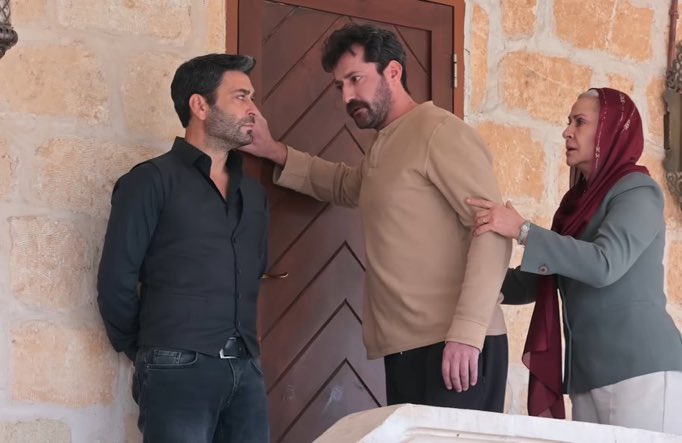 Madem hint dizisiyiz Boranın ayağı cihanın ayağına yanlışlıkla(!) çarpsın ağır çekimde Boran merdivenlerden haldır şaldır yuvarlansın hızını alamasın ve balkondan aşağı atlasın nasıl fikir bence çok güzel