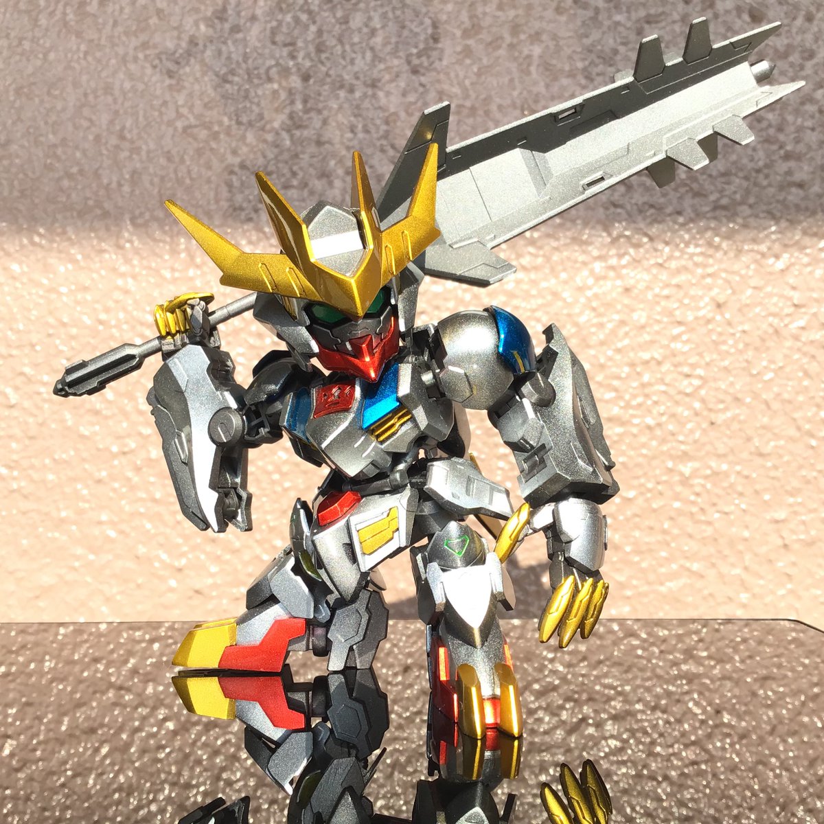 kanikani512's tweet photo. SDガンダムクロスシルエット ガンダムバルバトスルプスレクス(長い)完成しました…。
ひさびさのガンプラやで…、SDは足が短い方が好きなんで足ダケSDフレームにしたダスよ…。
手とか塗り分け面倒やったなぁ…。
#ガンプラ #キャンディ塗装 https://t.co/ToxXJ42gVW