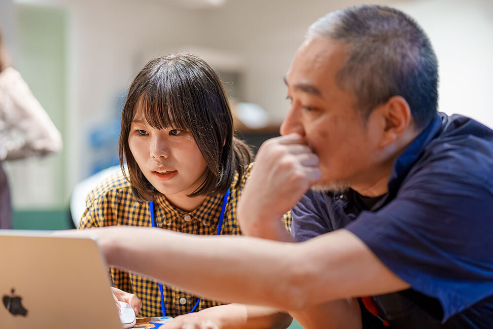 ＜レポート＞
「WOW Student Program 2025 ― Ignite Your Creativity」開催レポート！

世界的なビジュアルデザインスタジオであるWOWのクリエイティブメンバーが6週間にわたり学生の作品制作に伴走。発想力・表現力・突破力を磨くための6週間はどのようなものだったのか？
cgworld.jp/article/2511-w…