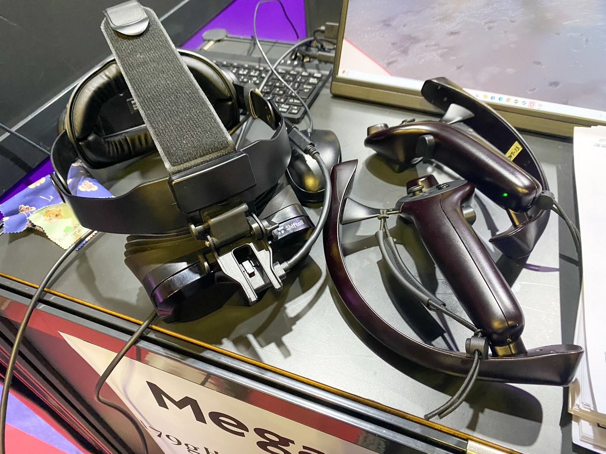 akiram_vr's tweet image. GripVR + Meganex 8K Mark IIの組み合わせも体験した！
GripVRの実家のような安心感やばい!
Meganex8K Mark IIは輝度・コントラストが抜群に良い感じする
VR MODE / Shiftall ブース