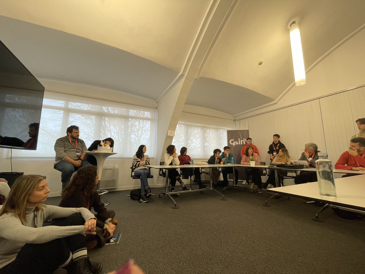 merybere's tweet image. Primera sesión #OpenSpace del #OpenJakala25. #Agile está muerto, o solo de parranda?