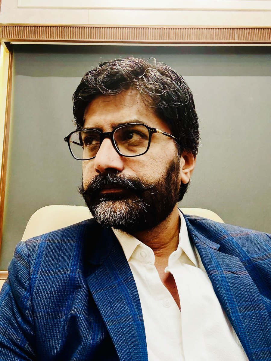 اُڏامن کان اڳتي اُڪرندي حسن
پکین کان پڇاڻو ڪجي دل ڏجي..!