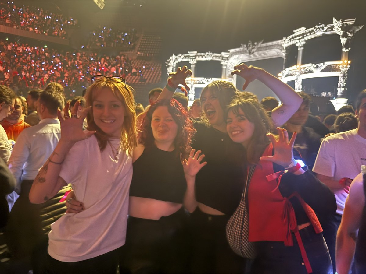 lau ⭐️ tweet media