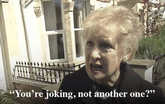 Watching all these wickets fall on day one #TheAshes