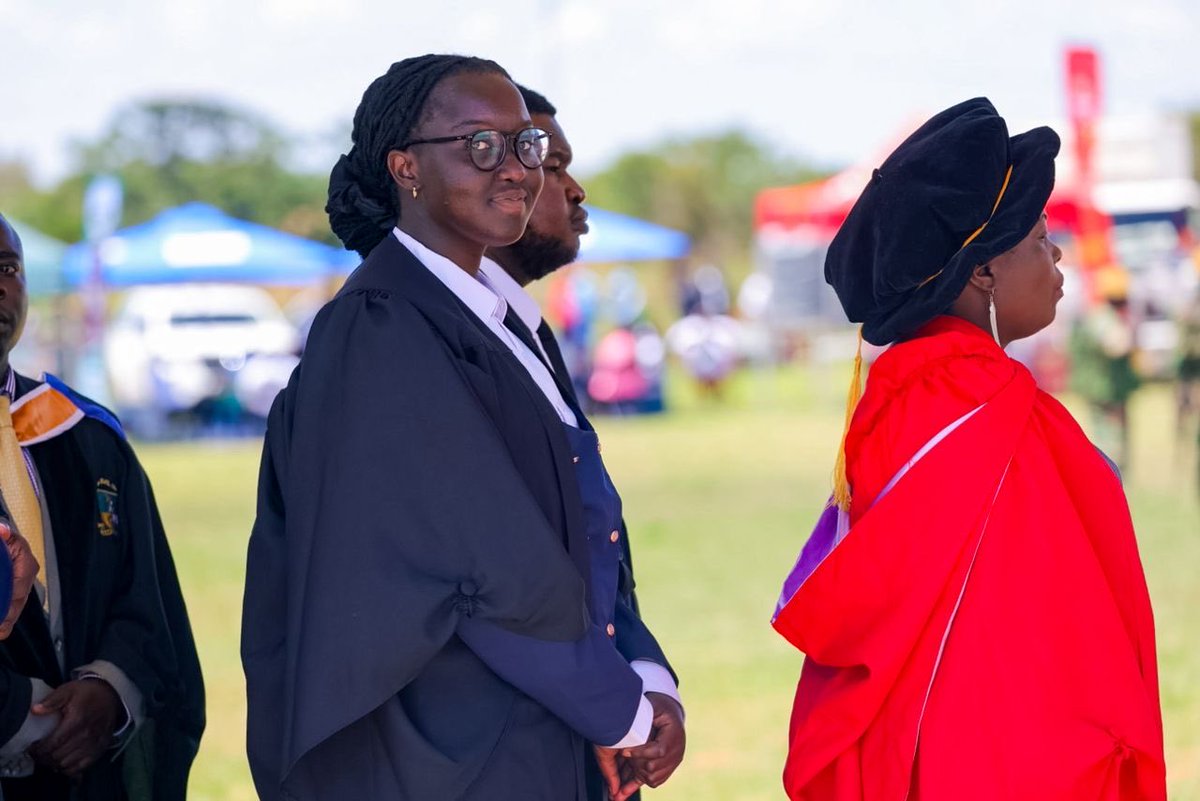 zimcelebsHq's tweet photo. His Excellency President@edmnangagwa has arrived at the MUAST Campus in Marondera
#MUAST
#Education5.0 https://t.co/EzqFsYPhIS