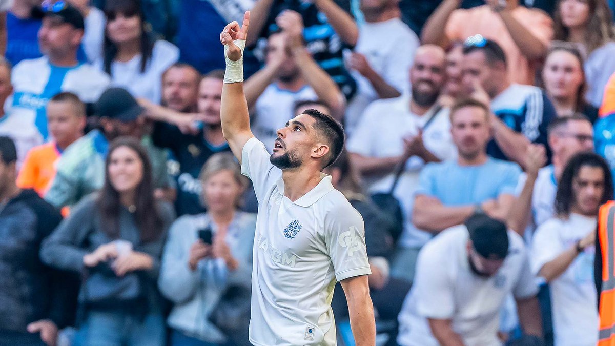 Neal Maupay qui rentre en fin de match pour offrir la victoire à l'Olympique, supplément célébration devant la Populaire Sud. J'ai la vision. #TeamOM #OGCNOM