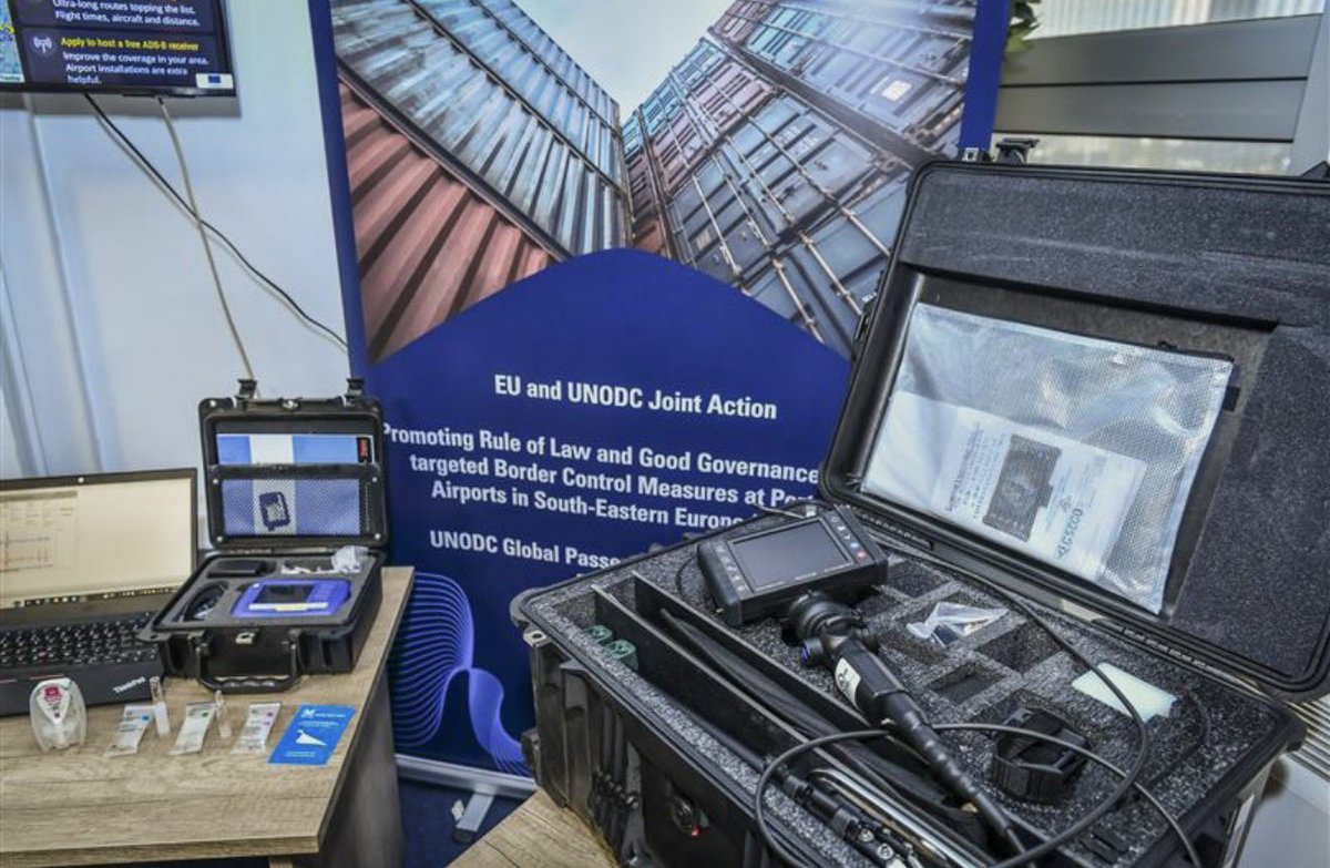 UNODC_ROSEE's tweet image. 🇪🇺🇺🇳✈️ At #BelgradeAirport, EU &amp;amp; UNODC enhanced border-security: modern tech, expert training &amp;amp; stronger institutions. This partnership helps 🇷🇸 stay ahead of illicit trafficking and organized crime while protecting citizens and the rule of law. 

#BorderSecurity #RuleOfLaw