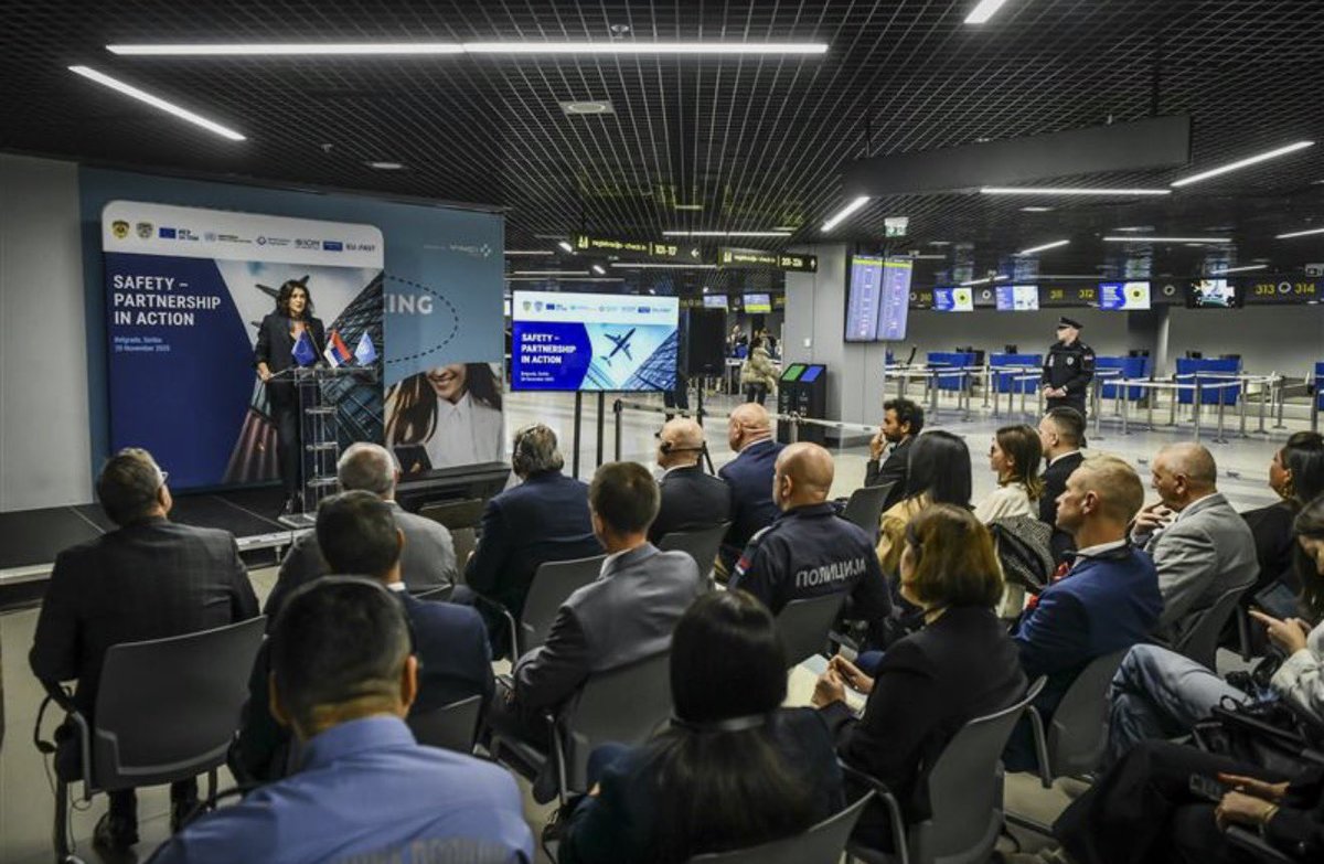 UNODC_ROSEE's tweet image. 🇪🇺🇺🇳✈️ At #BelgradeAirport, EU &amp;amp; UNODC enhanced border-security: modern tech, expert training &amp;amp; stronger institutions. This partnership helps 🇷🇸 stay ahead of illicit trafficking and organized crime while protecting citizens and the rule of law. 

#BorderSecurity #RuleOfLaw
