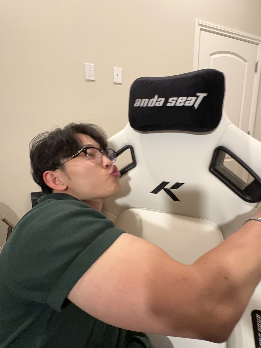 Get the chair that gets you. 
Andaseat New Kaiser4😎

📷: jushy_nam from Instagram

#andaseat #gamer #gamingchair #kaiser4 #blackfriday #ergonomic #gamingsetup #officechair #worksetup #ergonomicchair #lumbarsupport