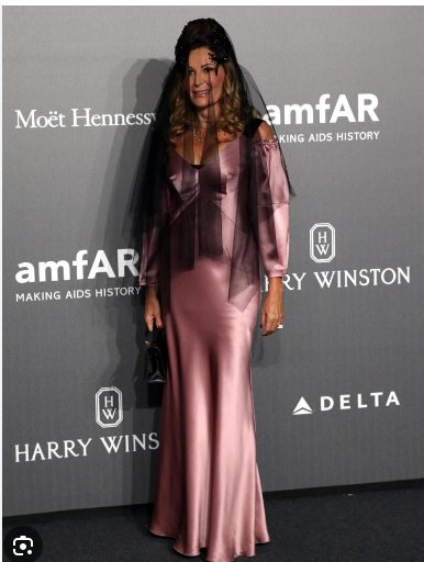 tippidi's tweet image. Oggi celebbramo la Santa Virgo, 
patrona de tutti li shittadini 
e falegnama de legalità 
e assessora de sicurezza,
sicurezza de li ca**i sua