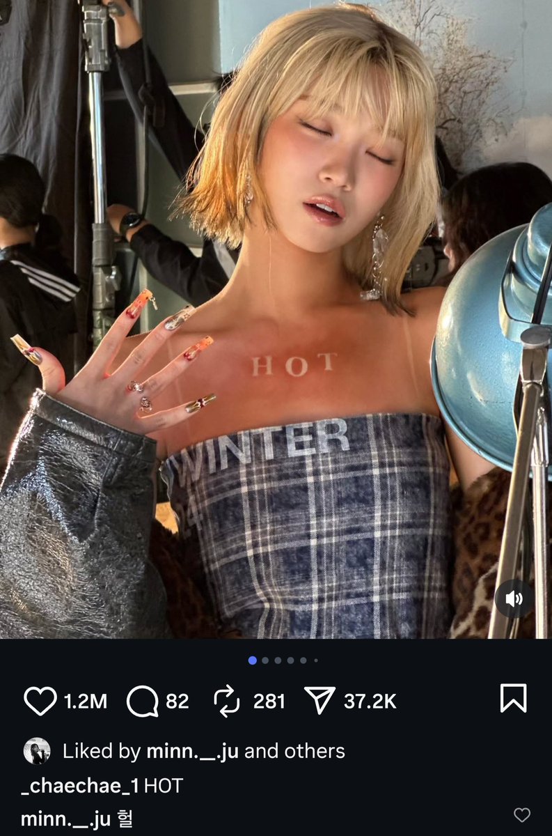 lilfir222's tweet image. Chaewon be commenting the same thing Minju commented on her. "HEOL" 

#2KIM