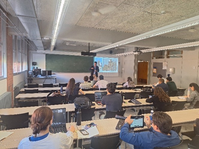 CircBoost's tweet image. 📚 Master students learned about advanced demolition &amp;amp; soil decontamination from Control Demeter’s Eladi Oliva at @la_UPC!

The session strengthens collaboration between C3S, Control Demeter &amp;amp; the UPC-DEMETER Chair - and helps transfer knowledge from #CircBoost into practice.