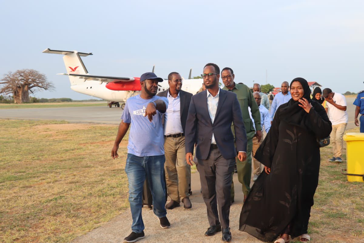 MOICTJUBALAND's tweet photo. A Jubbaland ministerial delegation led by @Abdifatahmukta, Minister of Information, Culture &amp; Tourism, arrived in Lamu to attend the Lamu Culture Festival. The team will hold key meetings to enhance cooperation in tourism, trade, health, and public works between Jubaland and Lamu https://t.co/LMTU1ebywk