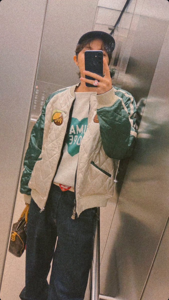 Hanny09010060's tweet image. HOBI EN INSTAGRAM STORY 

HUMAN HOPE OUTFIT 💚😍