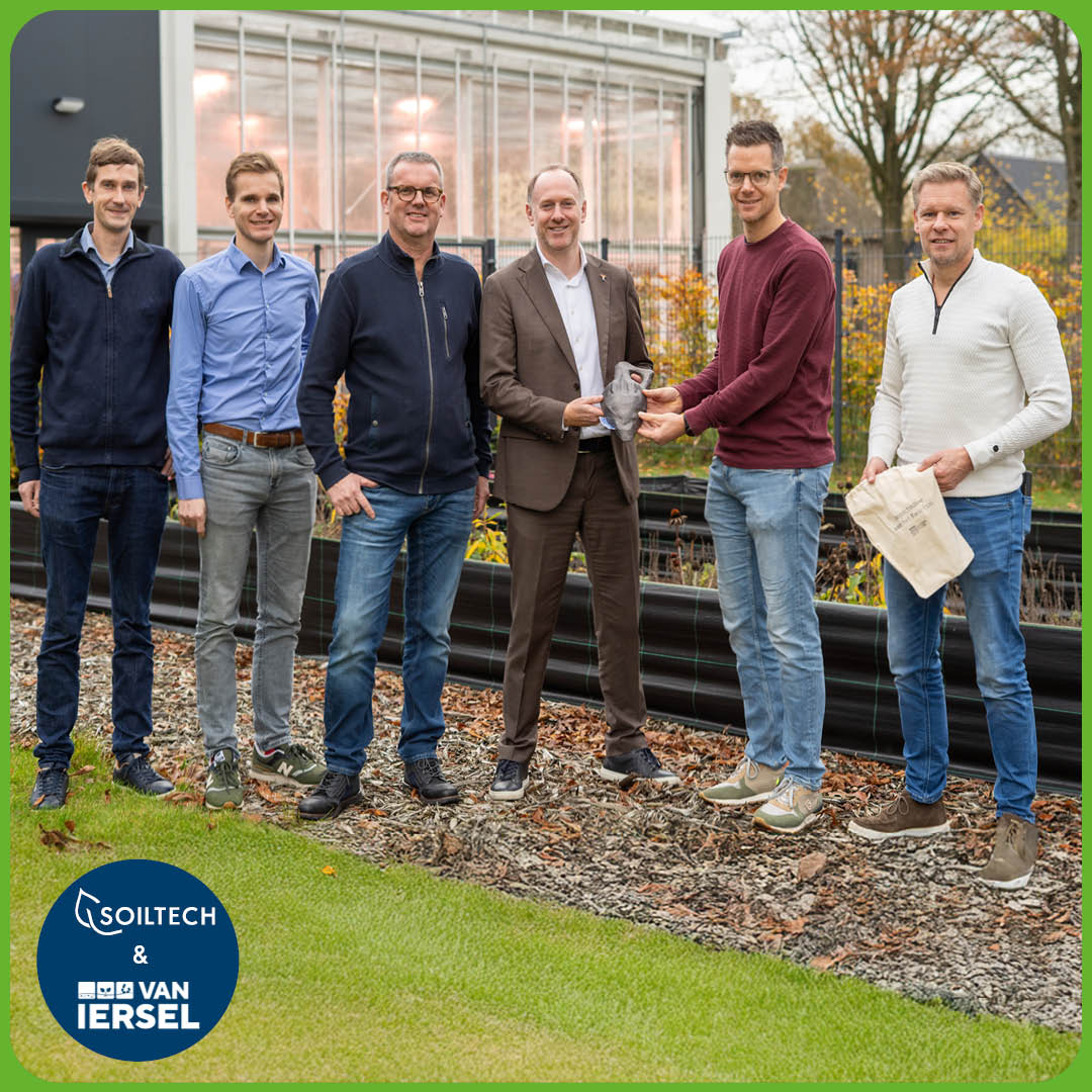 soil_tech's tweet image. We zijn trots dat de Gemeente Tilburg ons en ons zusterbedrijf Van Iersel Compost de Impactmaker van het Kwartaal Award heeft toegekend. Elk kwartaal wordt hiermee een Tilburgs bedrijf in het zonnetje gezet dat zich onderscheidt door innovatie, creativiteit en ondernemerschap.