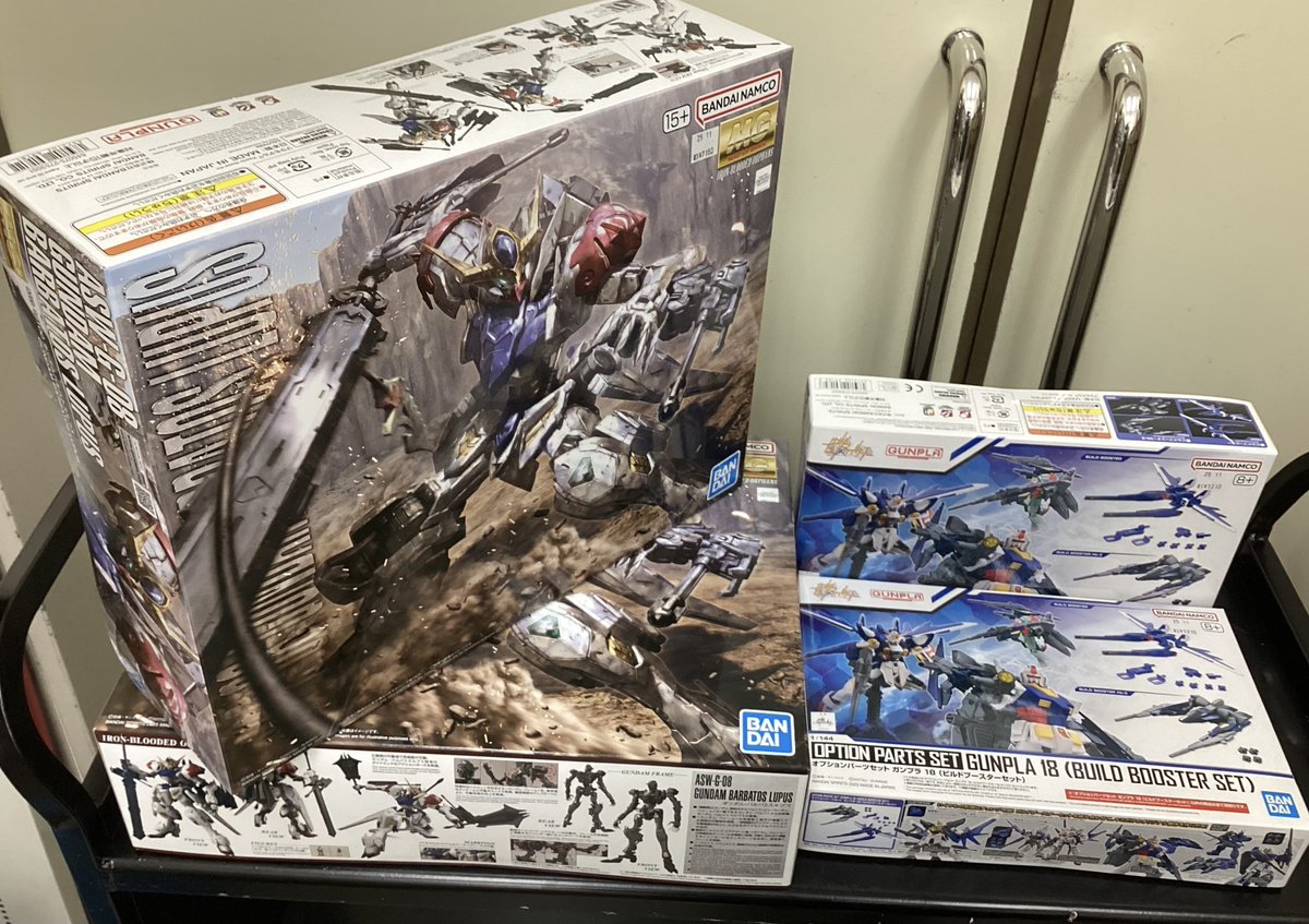 #プラモデル 

🌟１１月２２（土）発売開始です🌟

●MGガンダムバルバトスルプス

●OPセットガンプラ１８
(ビルドブースターセット)

ご来店お待ちしております😁

#ガンプラ#三洋堂書店#長浜