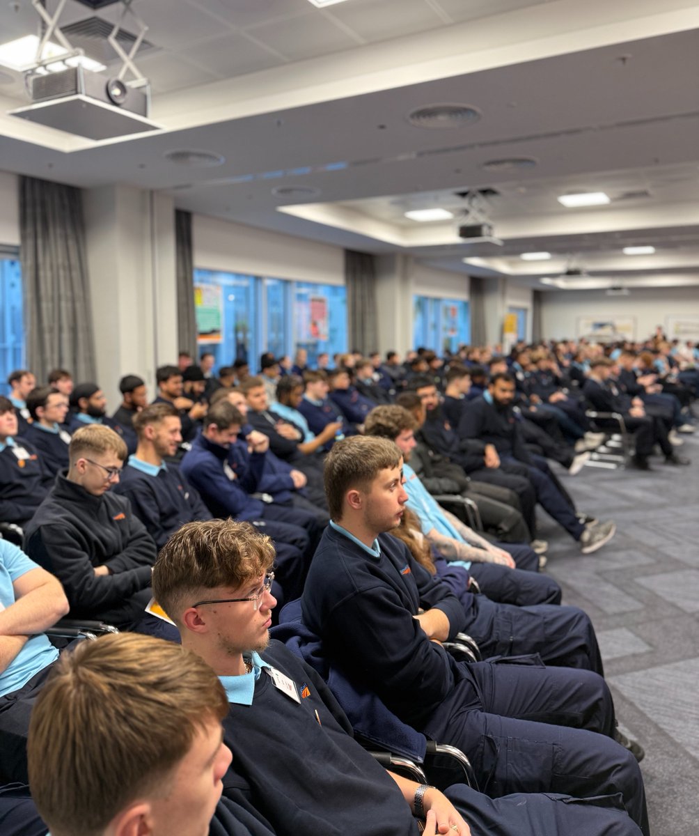 networkrail's tweet image. This week, we welcomed 171 Rail Engineering Technician apprentices 🎉

Building a safe space to learn, grow, ask questions, and make an impact.

👉 networkrail.co.uk/careers/early-…

#NetworkRail #Apprentices #FutureTalent
